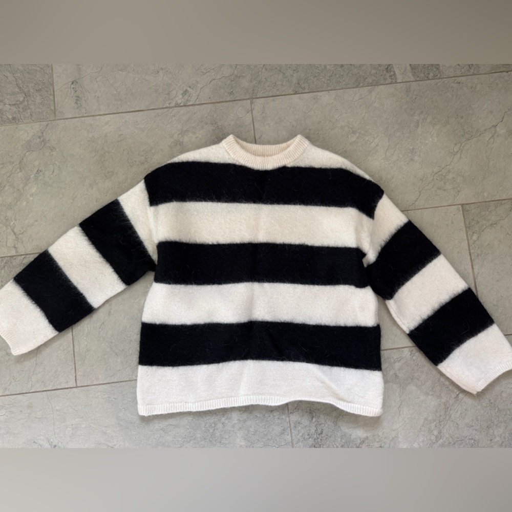 Zara black and white oversized sweater